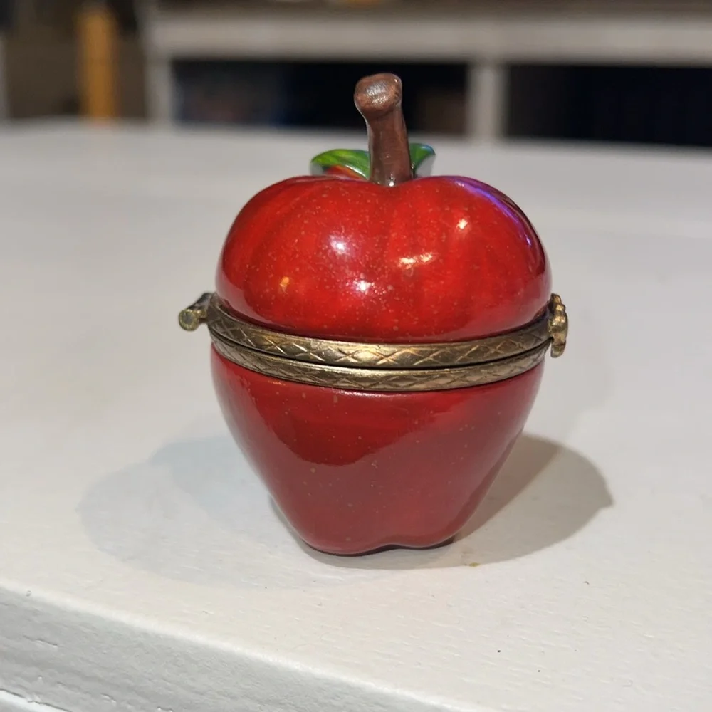 Vintage apple trinket jewelry box